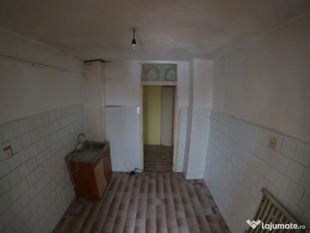 Oportunitate de Investiție: Apartament cu Două Camere deco