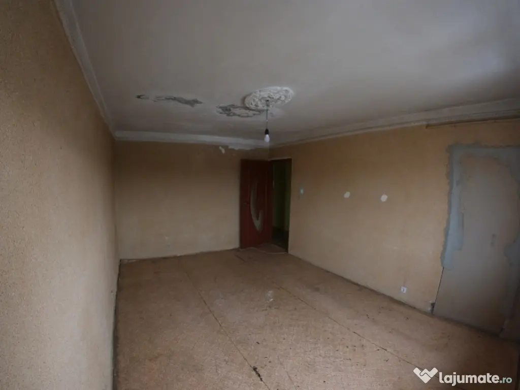 Oportunitate de Investiție: Apartament cu Două Camere deco