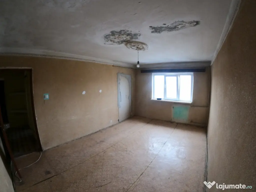 Oportunitate de Investiție: Apartament cu Două Camere deco