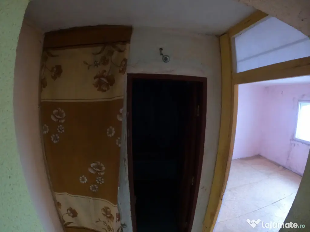 Oportunitate de Investiție: Apartament cu Două Camere deco