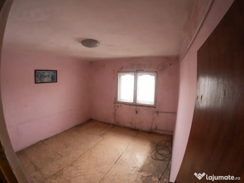 Oportunitate de Investiție: Apartament cu Două Camere deco