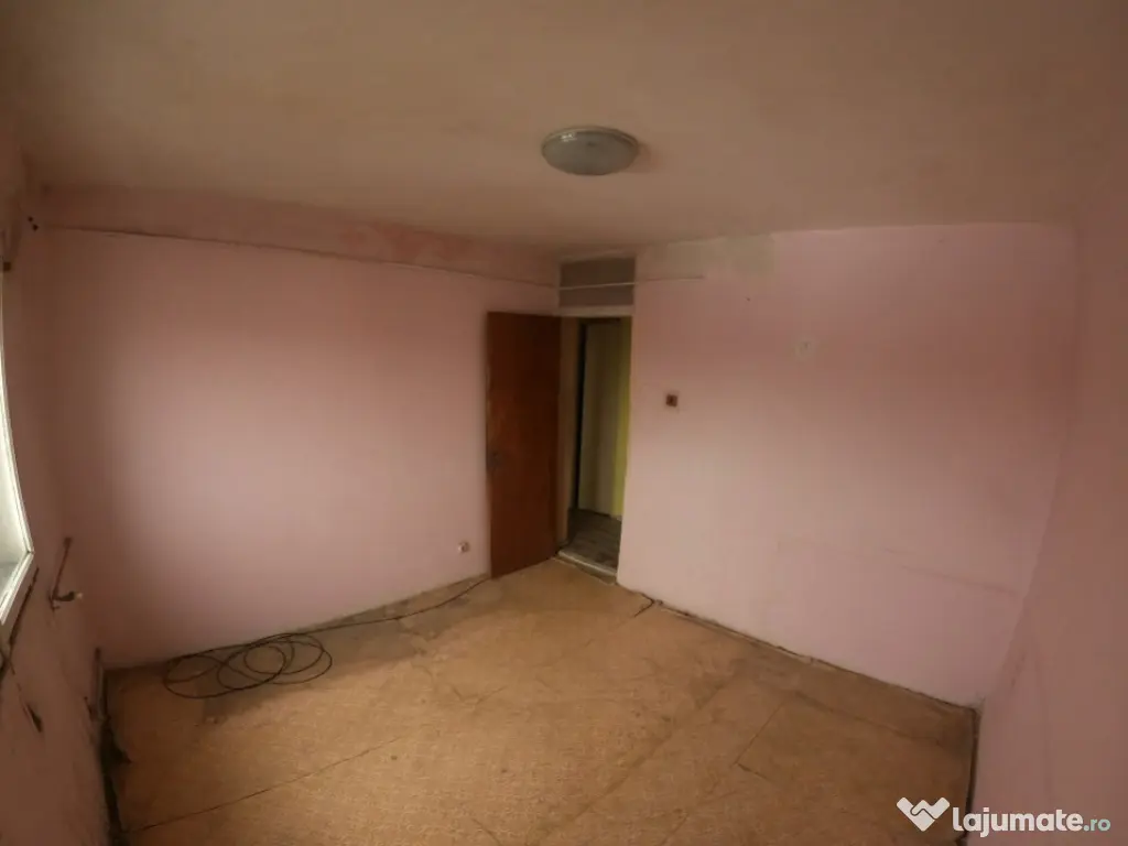 Oportunitate de Investiție: Apartament cu Două Camere deco