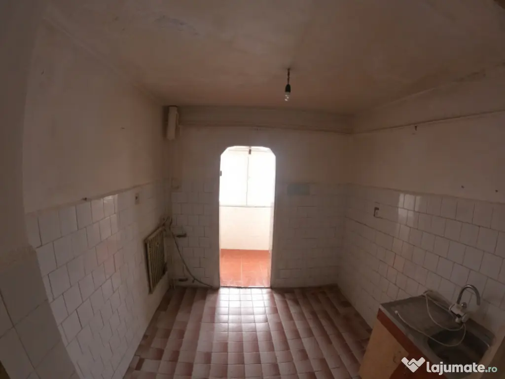 Oportunitate de Investiție: Apartament cu Două Camere deco