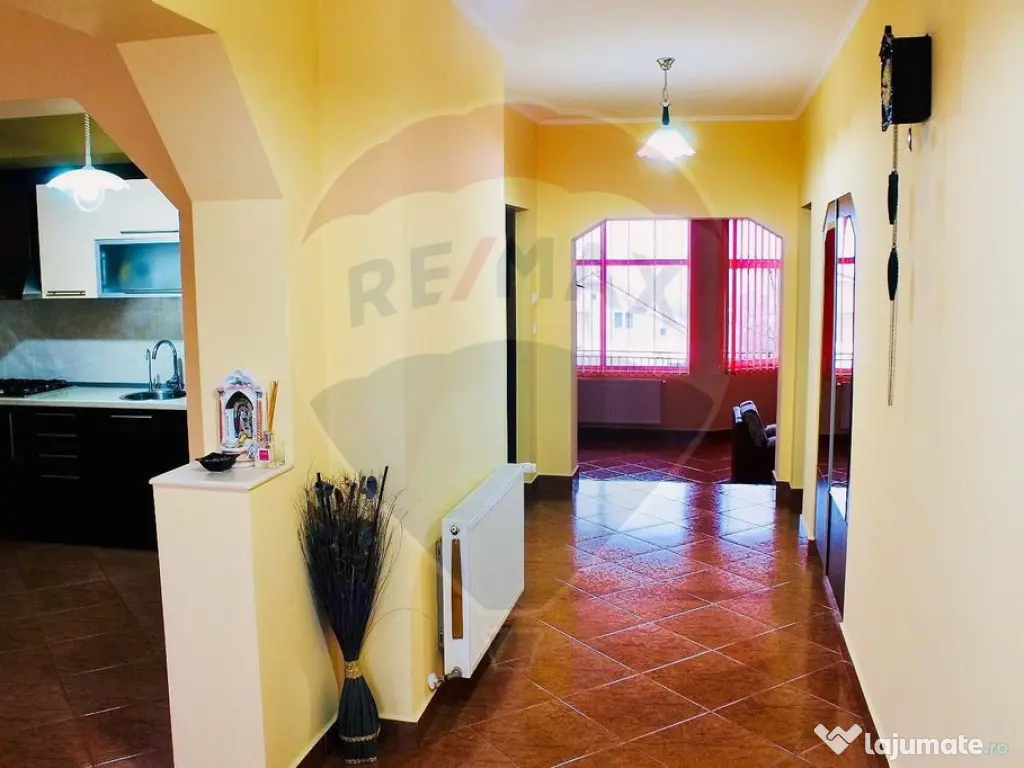 Casă / Vilă cu 6 camere de vânzare în zona Oncea 