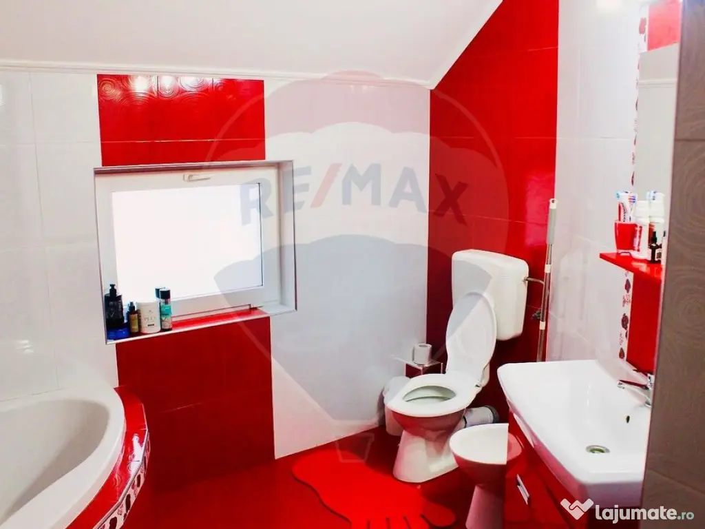 Casă / Vilă cu 6 camere de vânzare în zona Oncea 