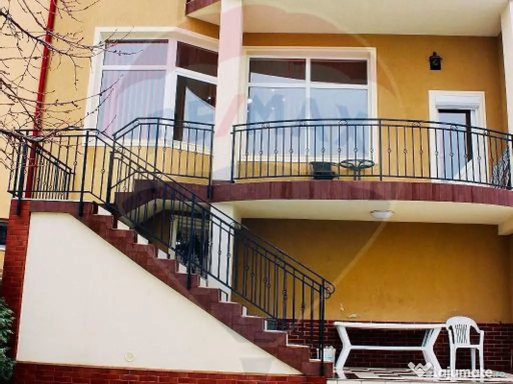Casă / Vilă cu 6 camere de vânzare în zona Oncea 