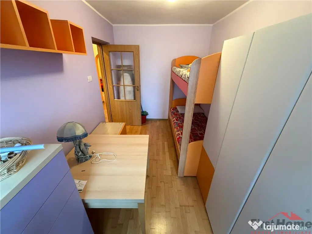 Apartament 3 camere, 54mp utili , etaj 3 , zona Centrala - P