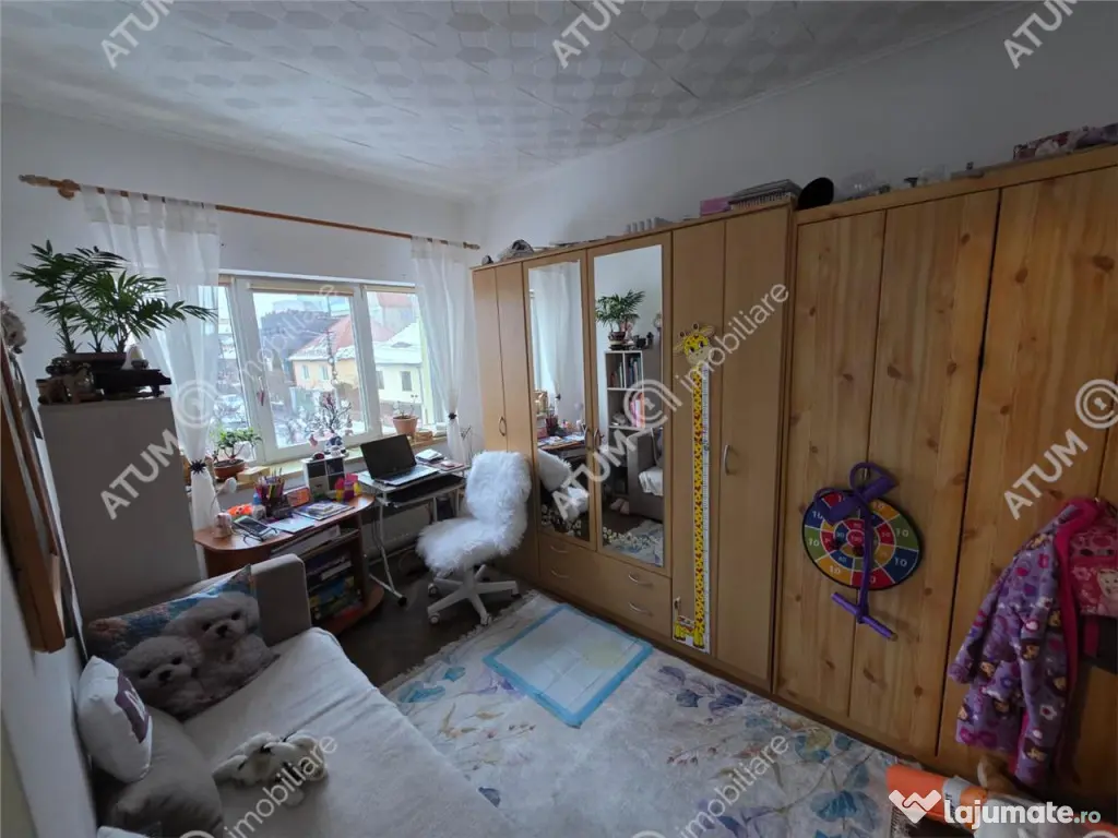 Casa individuala cu 4 camere si curte de 575 mp zona Vasile 