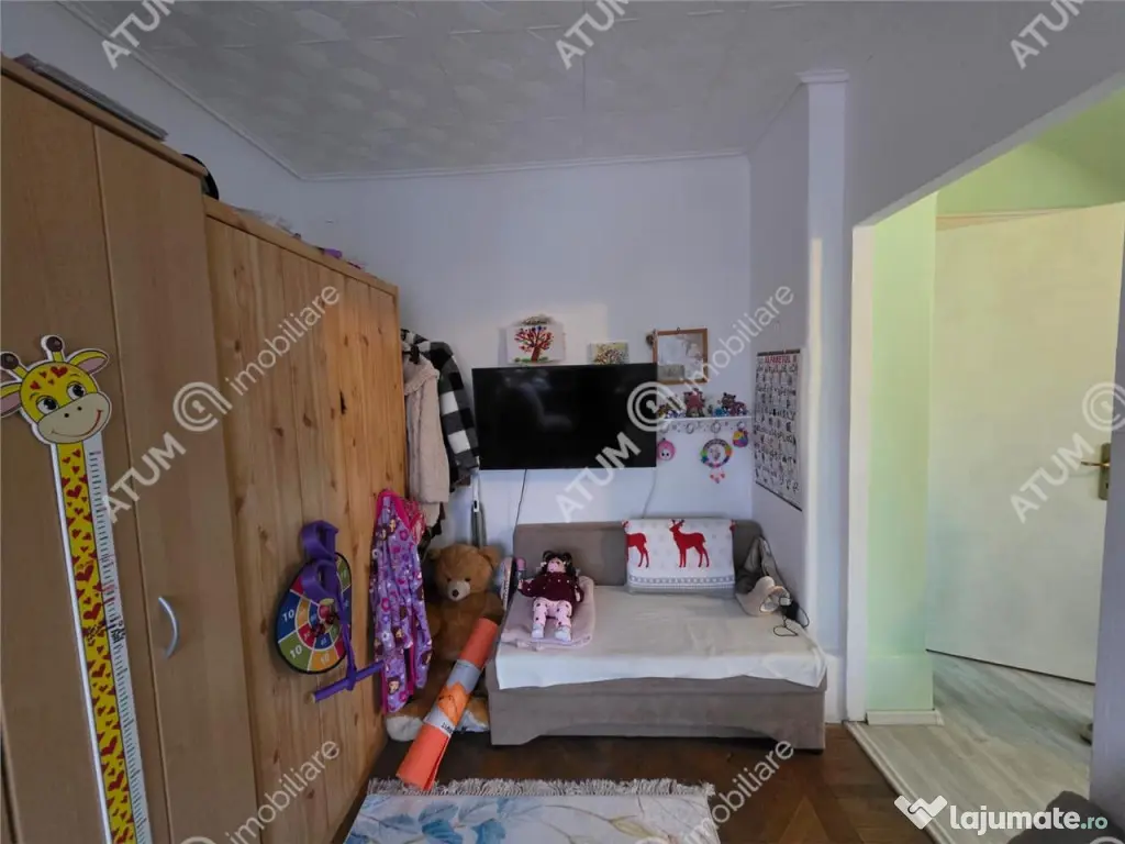 Casa individuala cu 4 camere si curte de 575 mp zona Vasile 