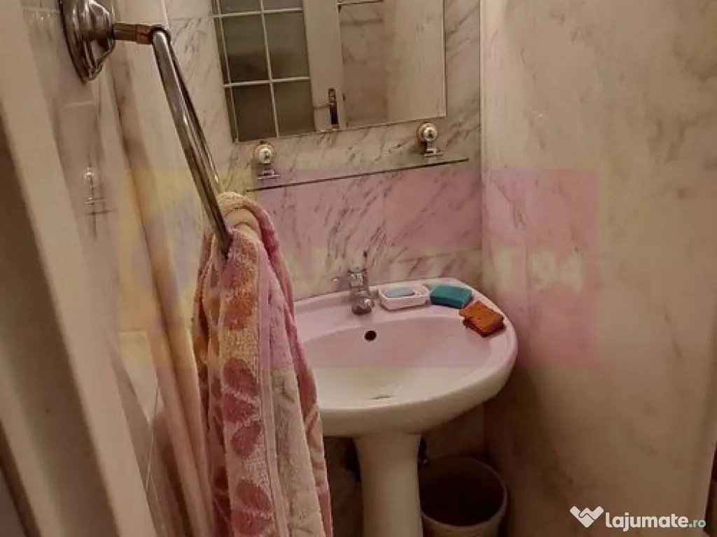 Inchiriere apartament 3(din4)camere pe bd Decebal, metrou... 