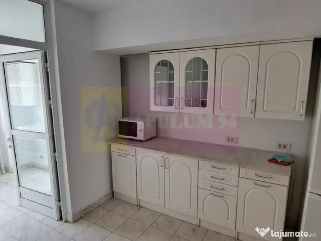 Inchiriere apartament 3(din4)camere pe bd Decebal, metrou... 