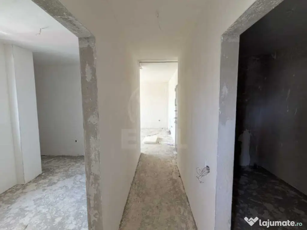 Apartament 3 camere semidecomandat 