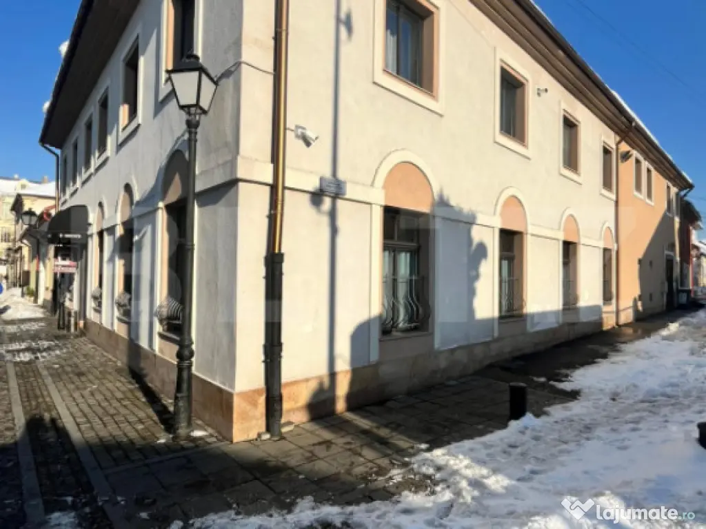 Investiție Premium: Bistro, Casă și Birouri în Centrul I