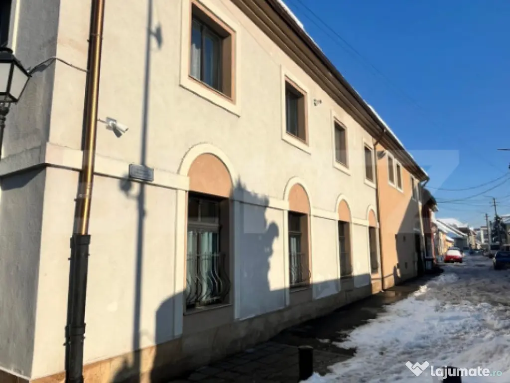 Investiție Premium: Bistro, Casă și Birouri în Centrul I