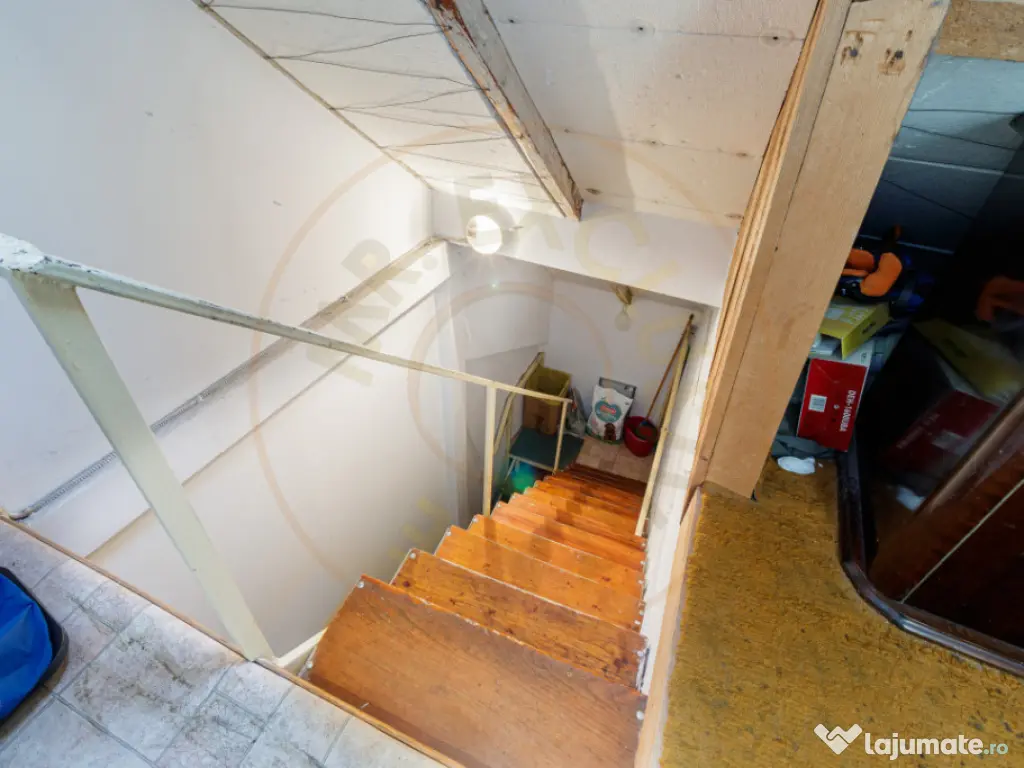 Apartament intr-o casa interbelica. 