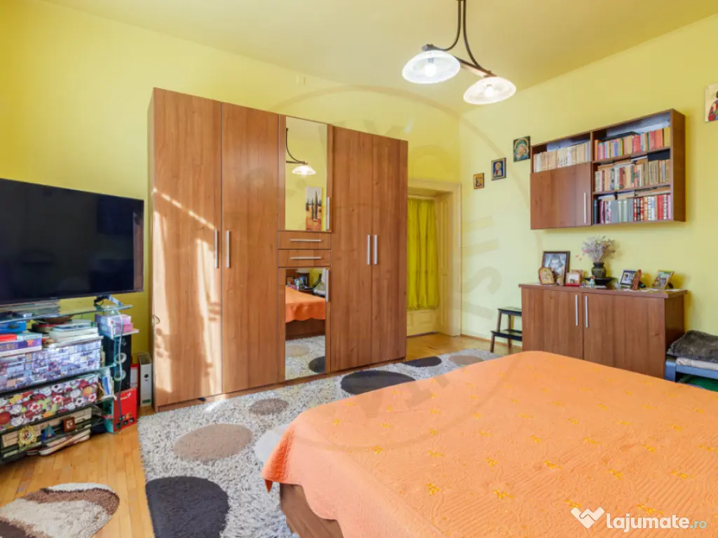 Apartament intr-o casa interbelica. 