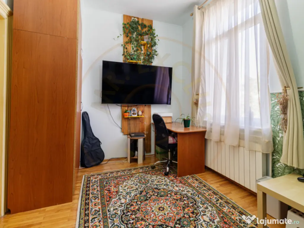 Apartament intr-o casa interbelica. 