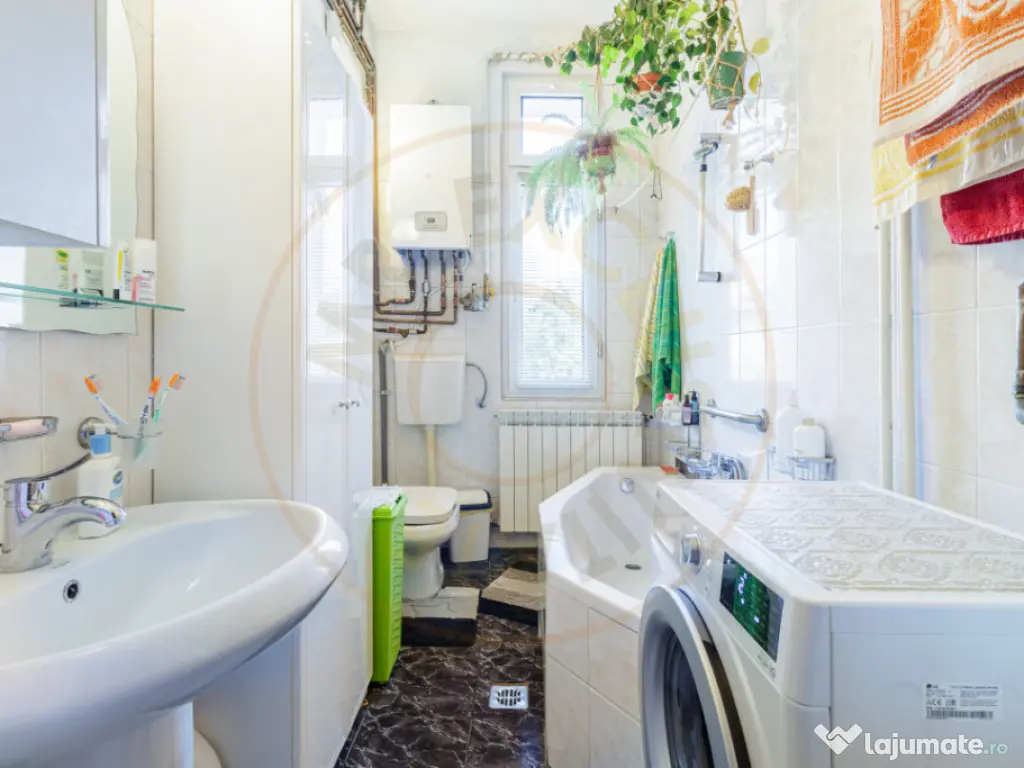 Apartament intr-o casa interbelica. 