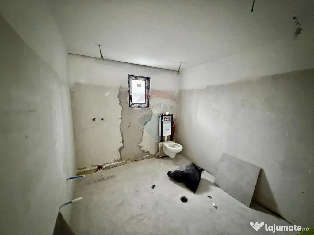 Casă cu 4 camere de vânzare 