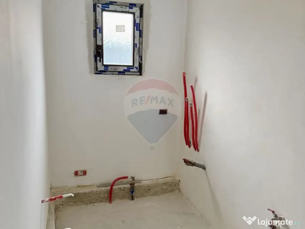 Casă cu 4 camere de vânzare 