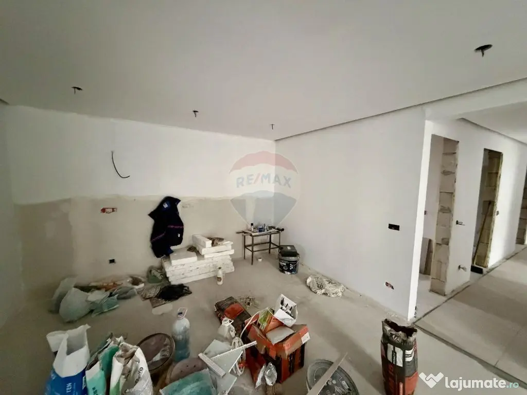 Casă cu 4 camere de vânzare 