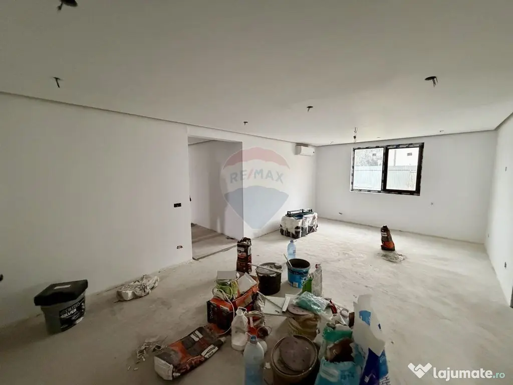 Casă cu 4 camere de vânzare 