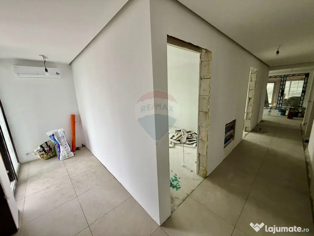 Casă cu 4 camere de vânzare 