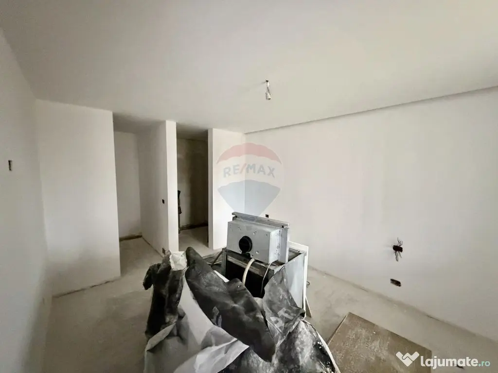 Casă cu 4 camere de vânzare 