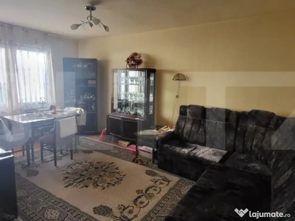 Apartament 3 camere, 72 mp, zona Reghin