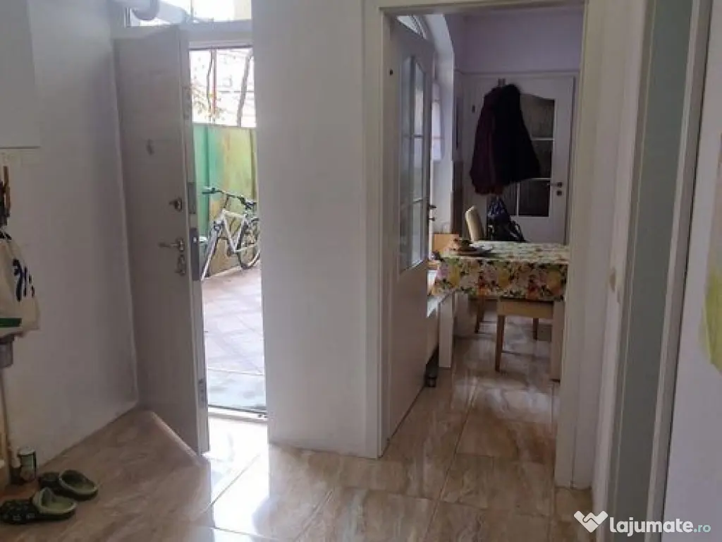 Casă / Vilă cu 5 camere de vânzare în zona Central 