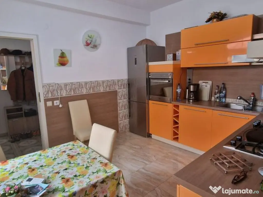 Casă / Vilă cu 5 camere de vânzare în zona Central 