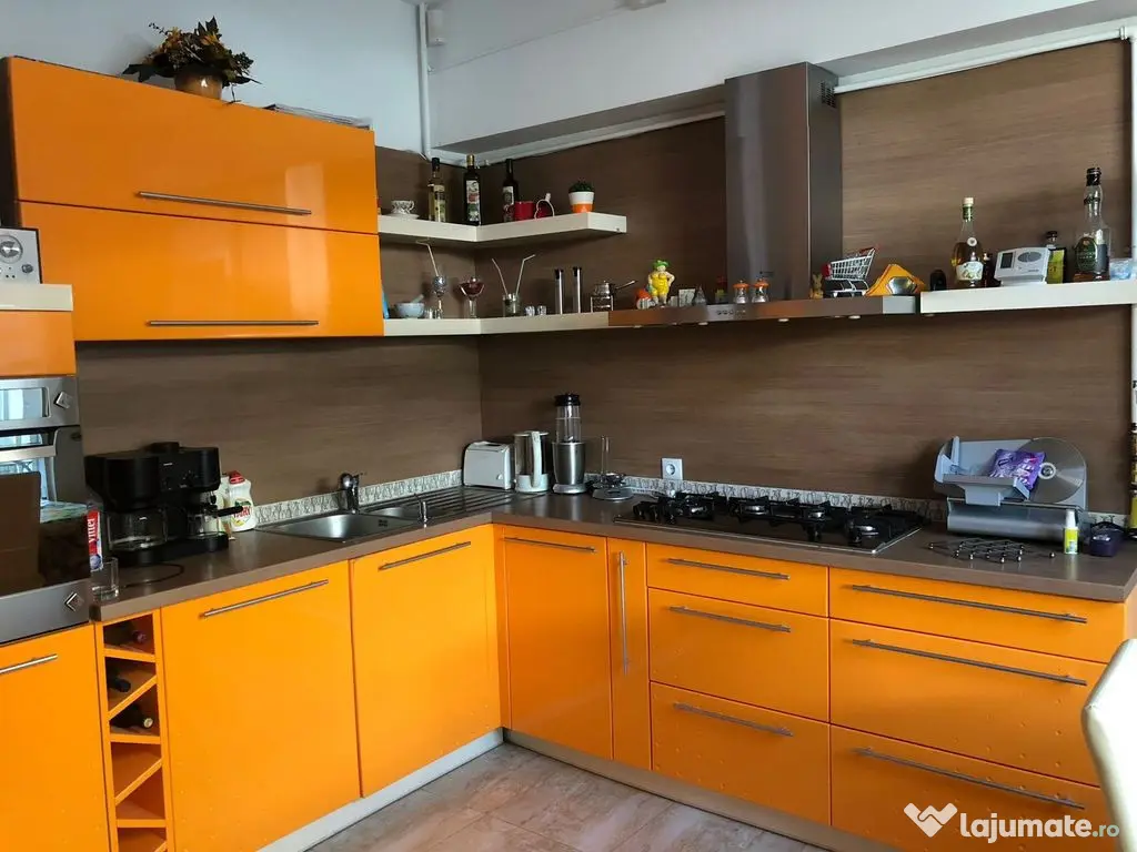 Casă / Vilă cu 5 camere de vânzare în zona Central 