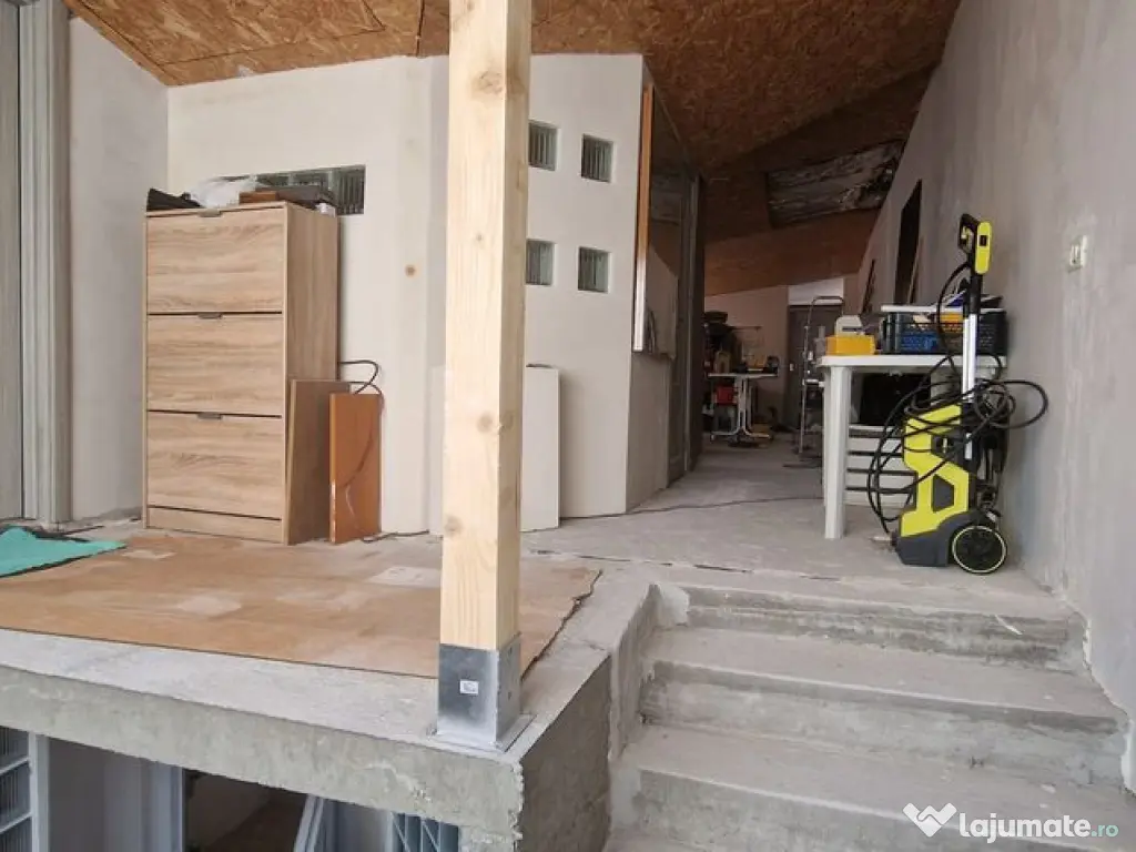 Casă / Vilă cu 5 camere de vânzare în zona Central 