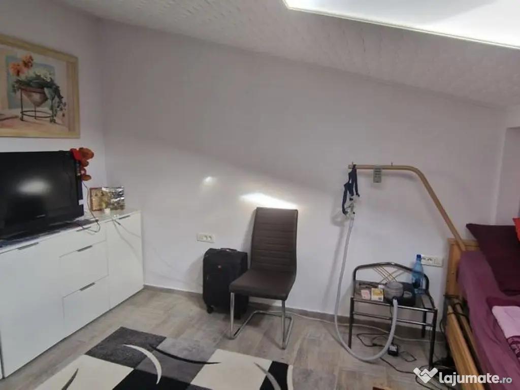 Casă / Vilă cu 5 camere de vânzare în zona Central 