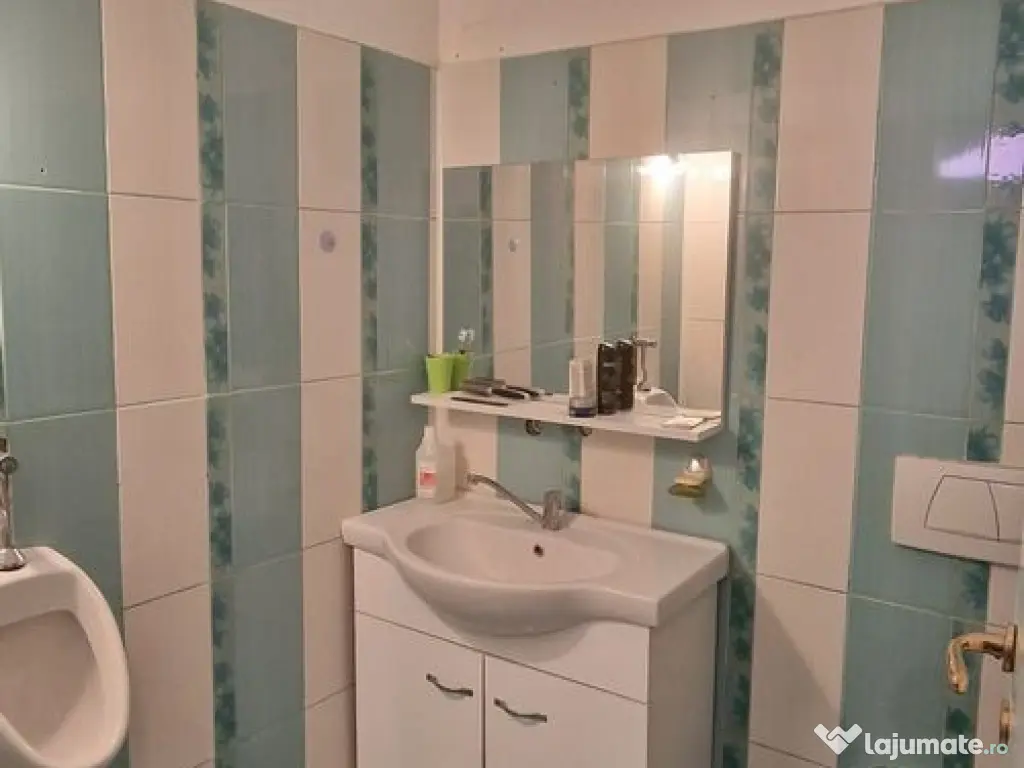 Casă / Vilă cu 5 camere de vânzare în zona Central 