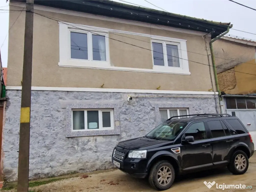 Resita Casa la Pret de Apartament,Parter, Etj 1 si Pod, Zona 