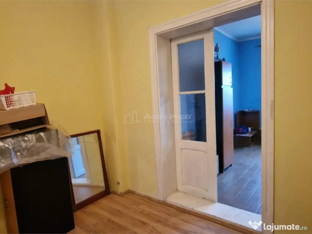 Resita Casa la Pret de Apartament,Parter, Etj 1 si Pod, Zona 