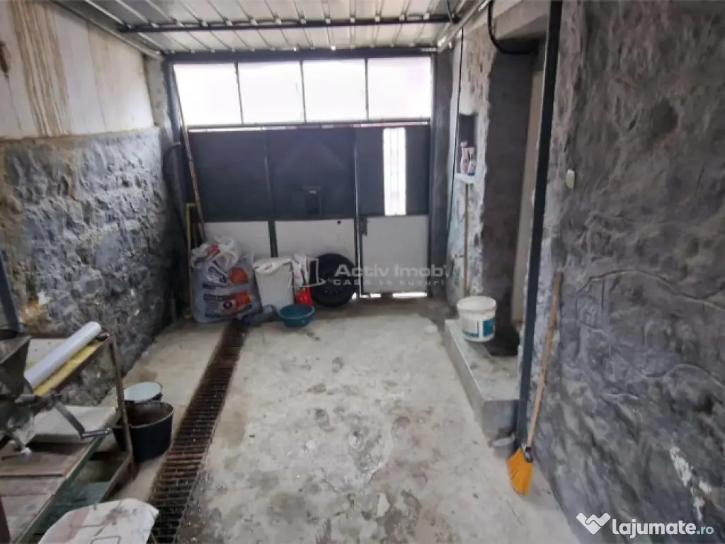 Resita Casa la Pret de Apartament,Parter, Etj 1 si Pod, Zona 