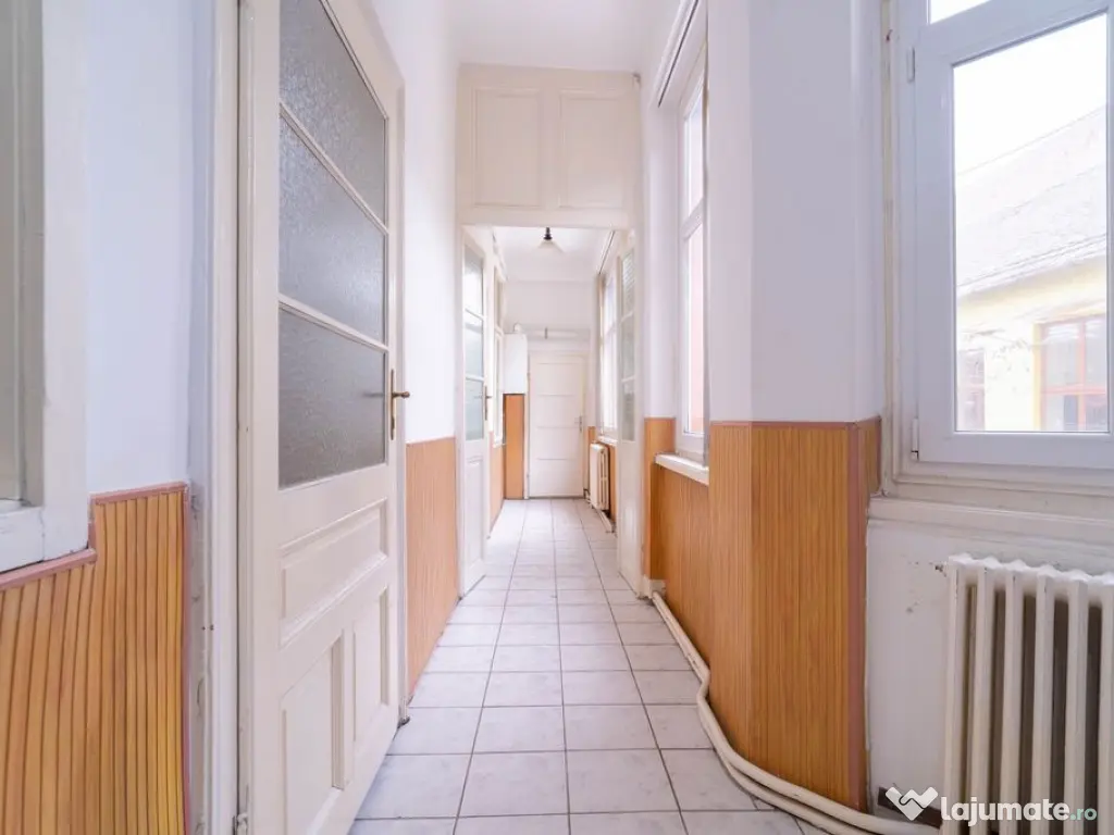 PRET NOU! Apartament la casă, ultracentral– curte prop... 