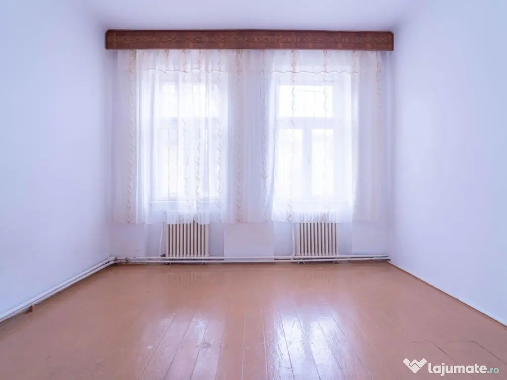 PRET NOU! Apartament la casă, ultracentral– curte prop... 