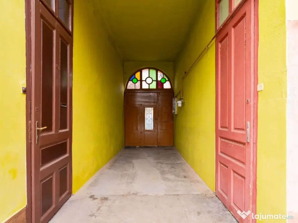 PRET NOU! Apartament la casă, ultracentral– curte prop... 