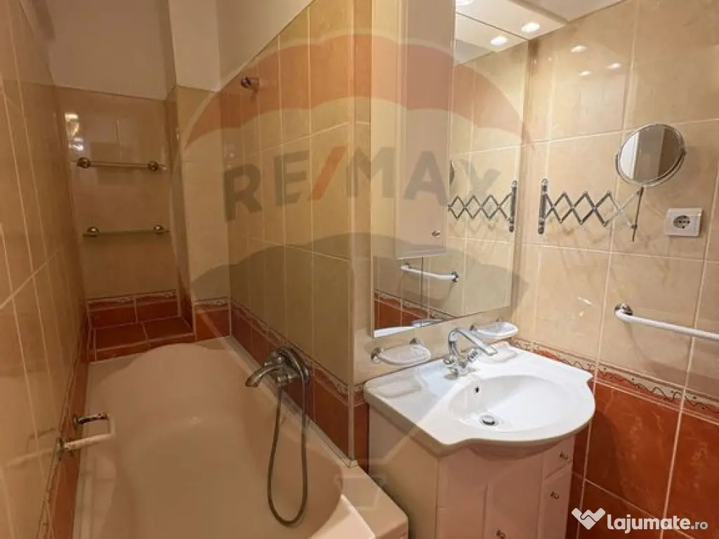 Apartament cu 3 camere la curte comuna, in zona Romanilor 