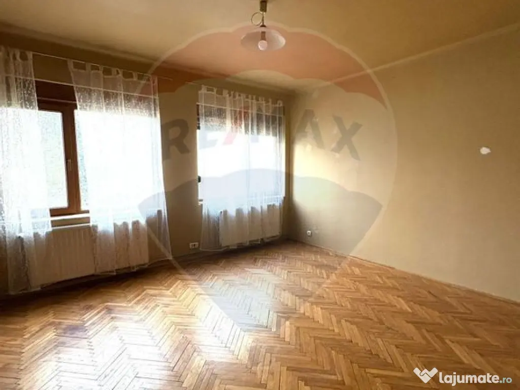 Apartament cu 3 camere la curte comuna, in zona Romanilor 
