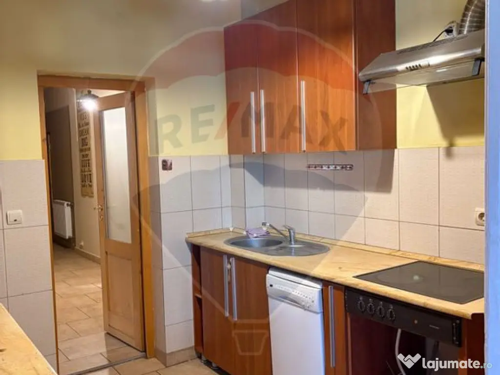 Apartament cu 3 camere la curte comuna, in zona Romanilor 