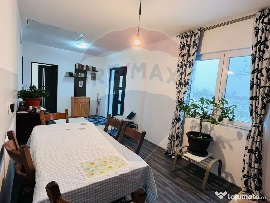 Casă / Vilă cu 4 camere de vânzare 