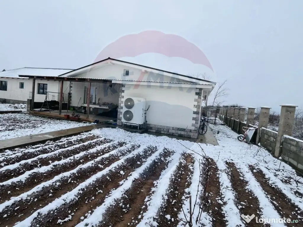 Casă / Vilă cu 4 camere de vânzare 