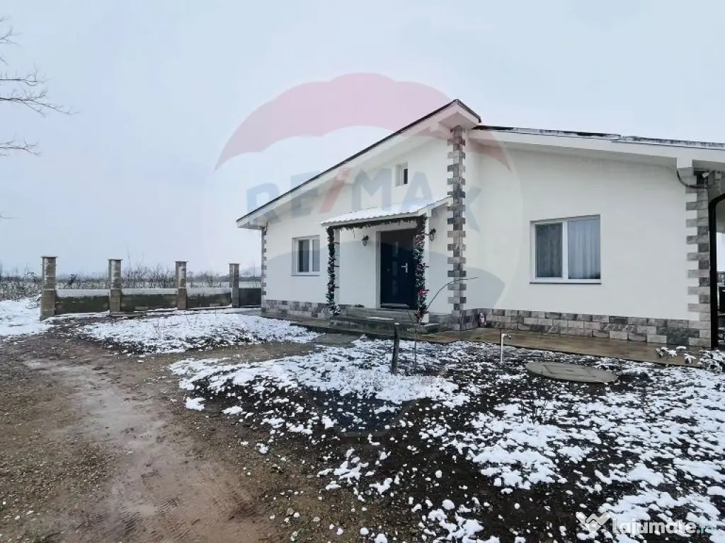 Casă / Vilă cu 4 camere de vânzare 