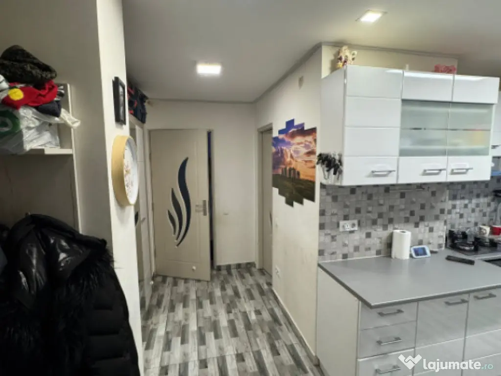 Apartament 49 mp, etaj 3/3, incalzire pardoseala, AC, Baia S