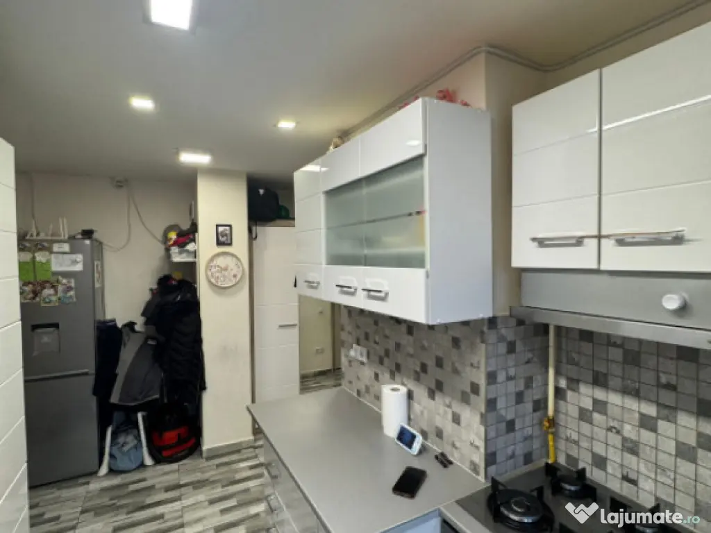 Apartament 49 mp, etaj 3/3, incalzire pardoseala, AC, Baia S