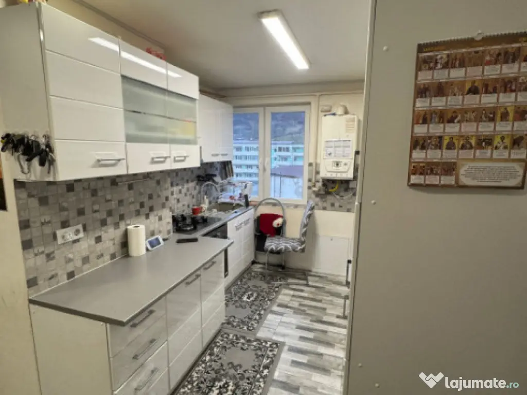 Apartament 49 mp, etaj 3/3, incalzire pardoseala, AC, Baia S